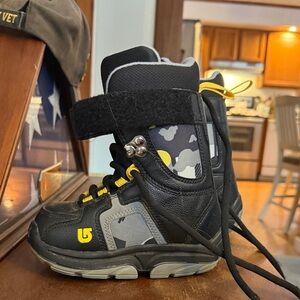 Burton Kids Boots in Black and Gray with Yellow Highlights